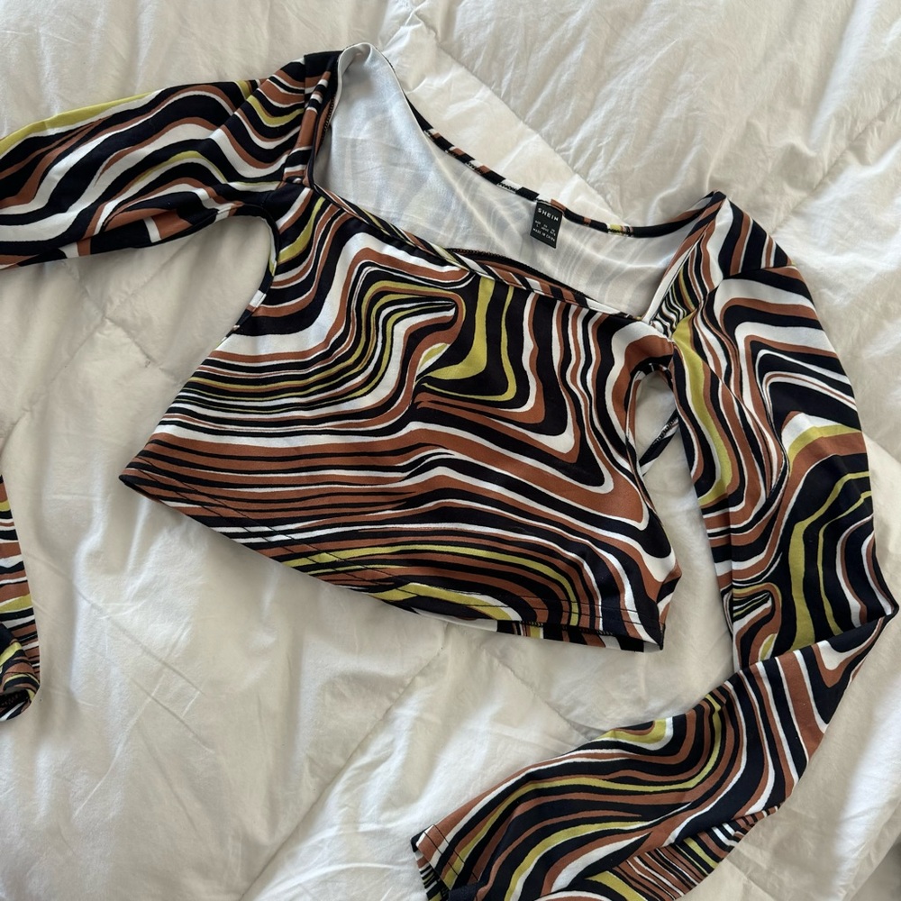 Marble Print Cutout Long Sleeve Crop Top